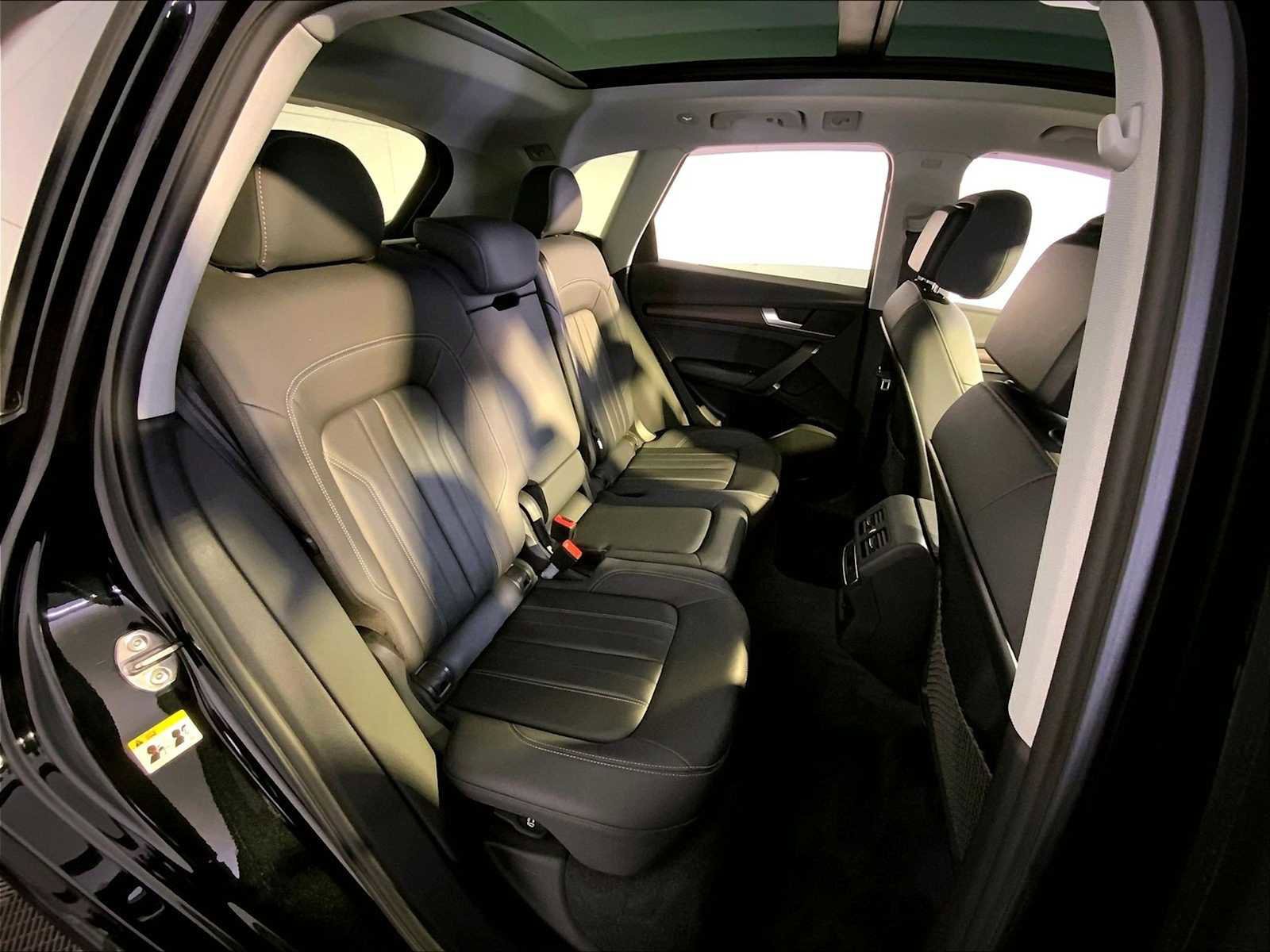 Used 2021 Audi Q5 Premium w/ Convenience Package image 23