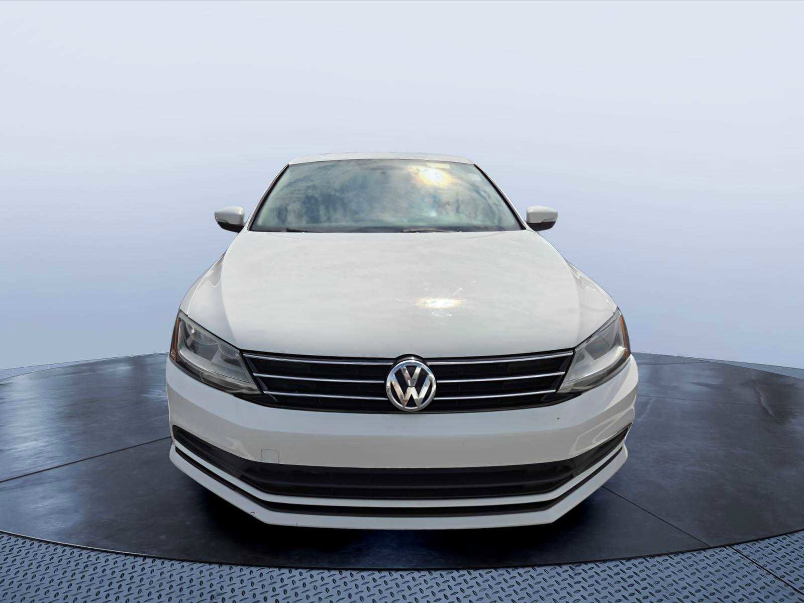 Used 2017 Volkswagen Jetta SE FWD image 2