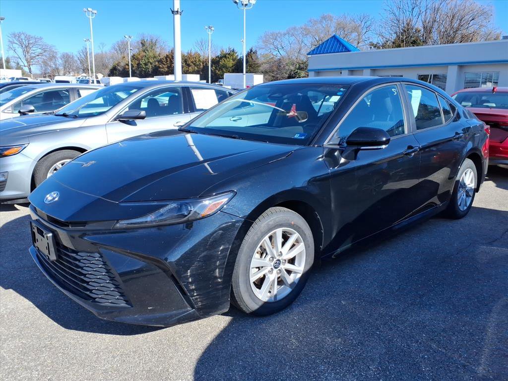 Used 2025 Toyota Camry LE image 2