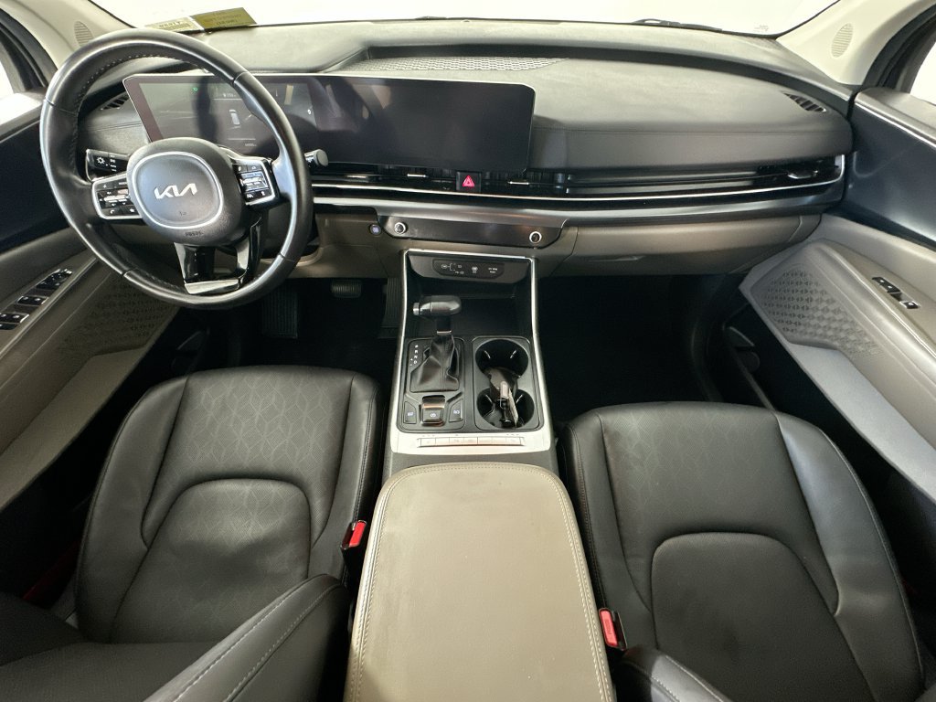 Used 2025 Kia Carnival FWD image 10