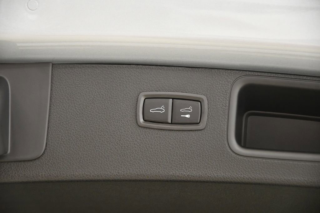 Certified 2025 Porsche Macan Turbo image 58