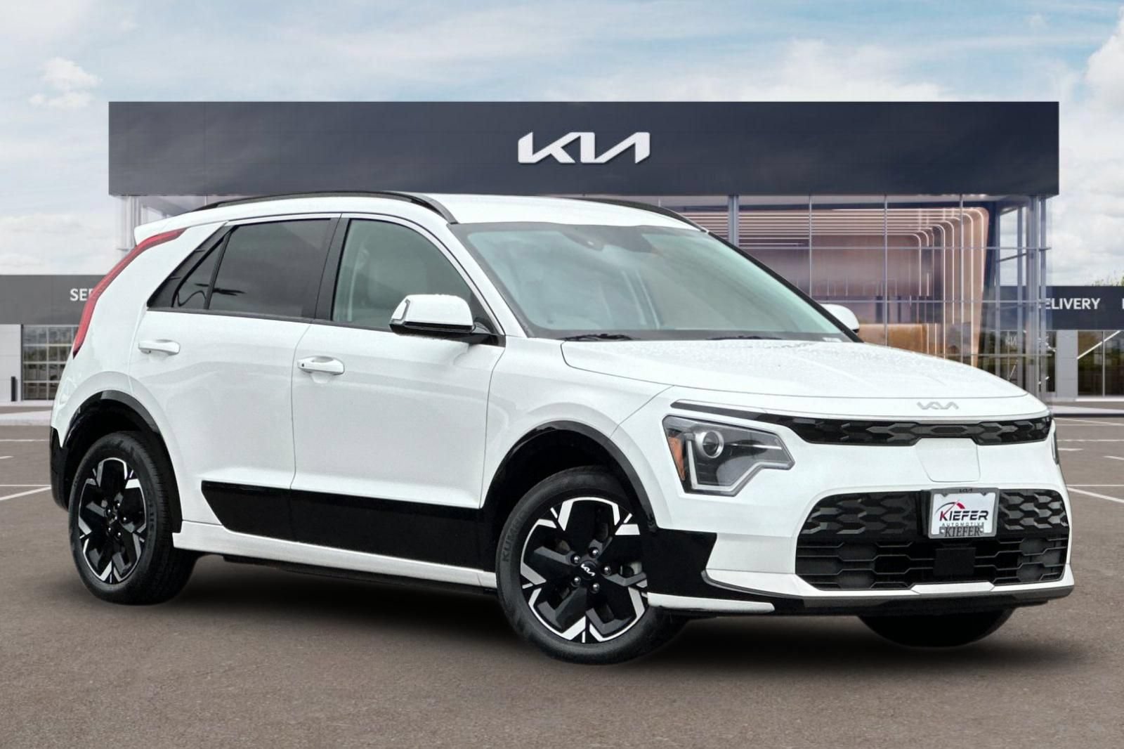Certified 2023 Kia Niro Wind w/ Wind Preserve Package FWD image 2