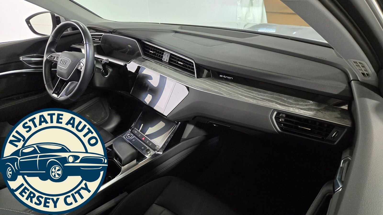 Used 2022 Audi e-tron Premium w/ Convenience Plus Package image 40