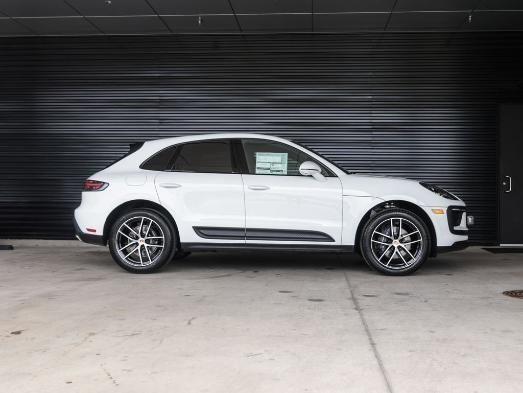Certified 2025 Porsche Macan AWD/4WD image 8