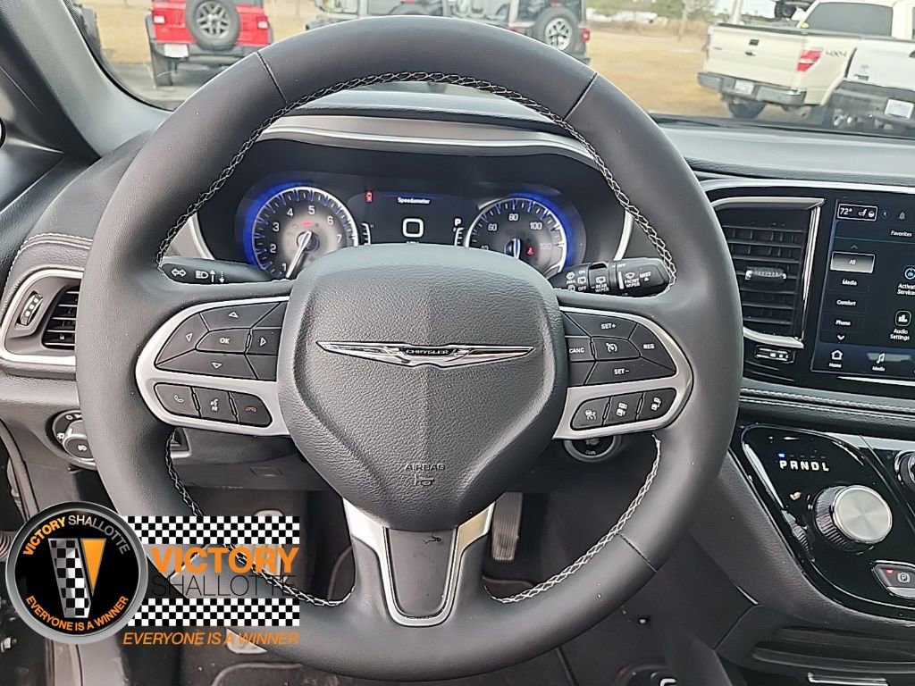 Certified 2025 Chrysler Pacifica Select image 10