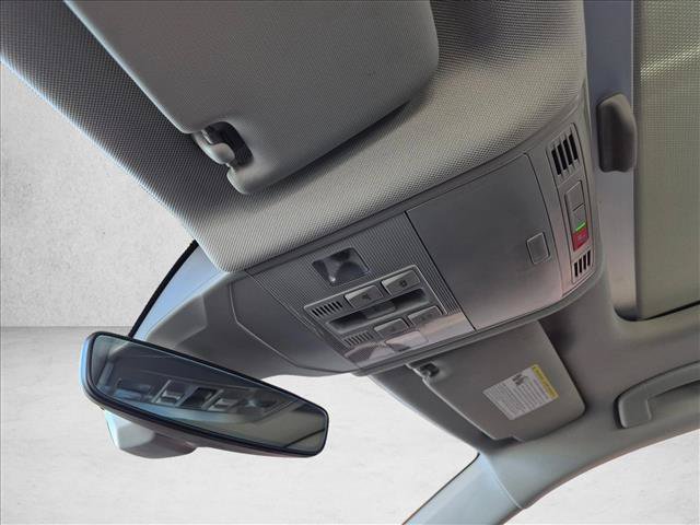 Used 2025 Volkswagen Jetta SE FWD image 20