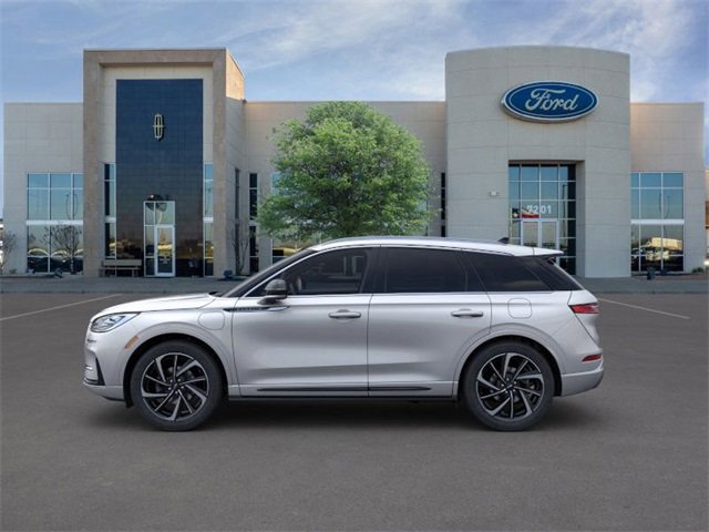 Used 2024 Lincoln Corsair Grand Touring image 3