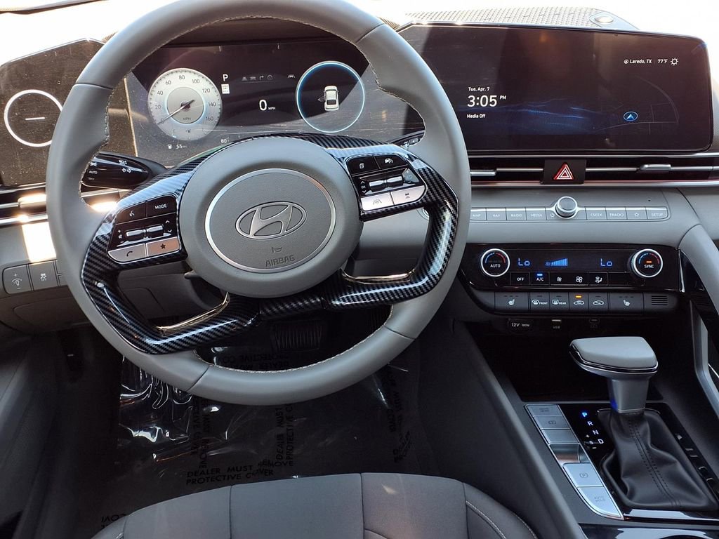 Used 2024 Hyundai Elantra SEL w/ Convenience Package image 11