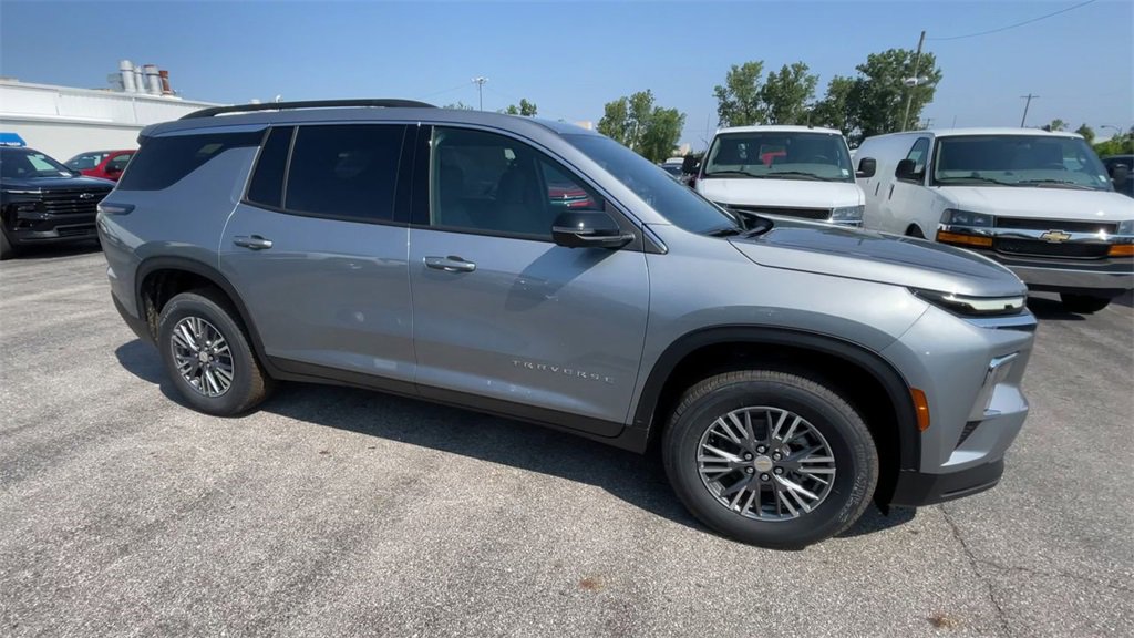 New 2026 Chevrolet Traverse LT w/ Driver Confidence Package image 3