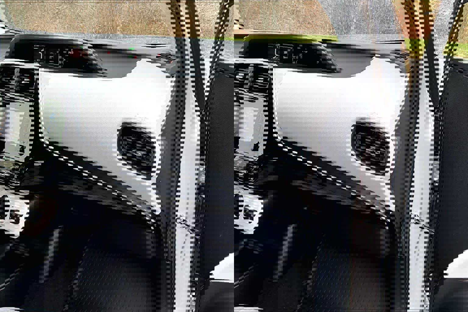 Used 2016 Toyota Prius Two image 19