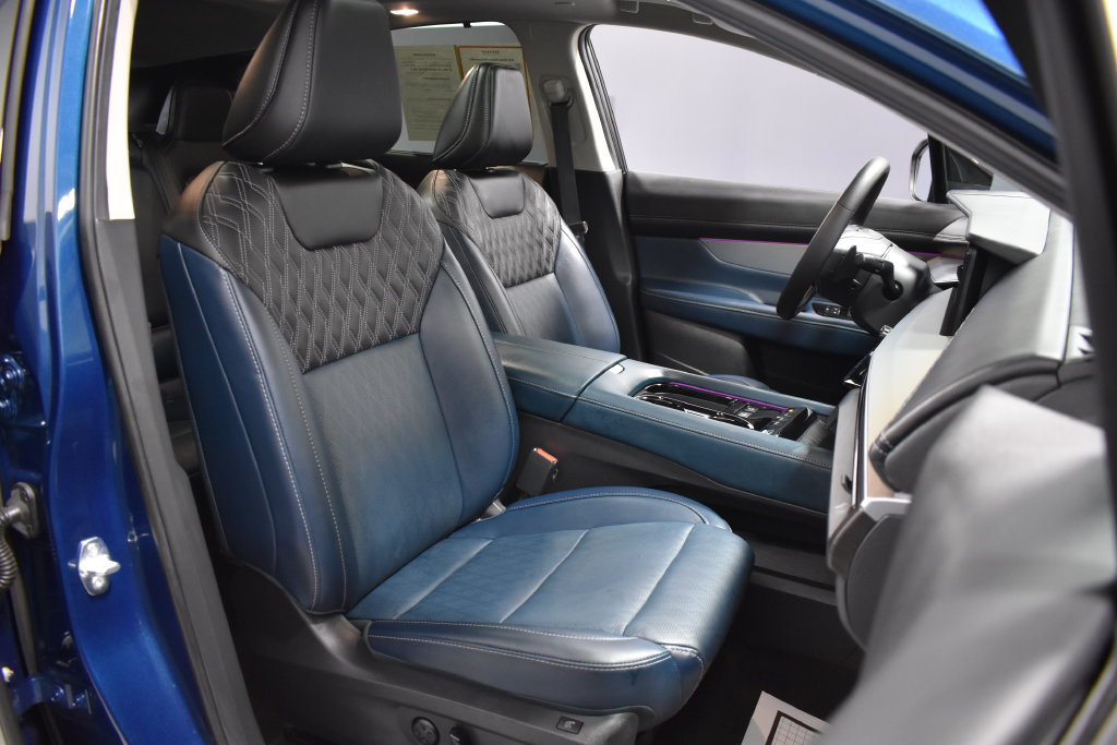 Used 2025 Nissan Murano Platinum w/ Cargo Package AWD/4WD image 14