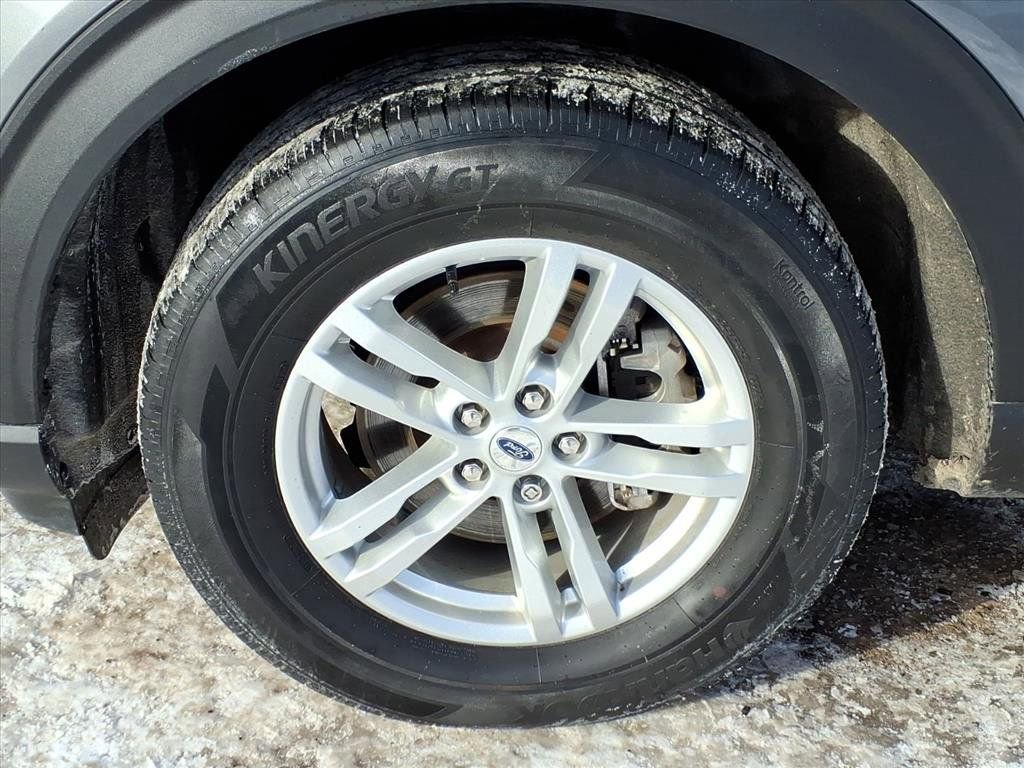 Used 2023 Ford Explorer XLT w/ Equipment Group 202A image 9