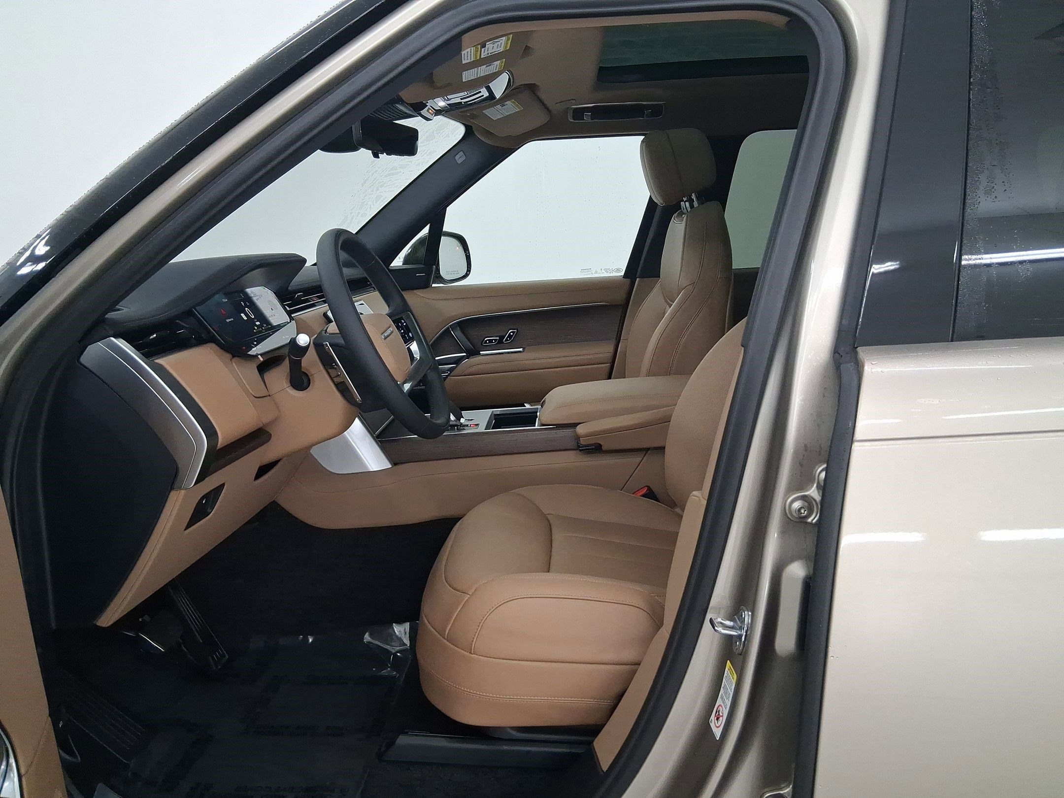 New 2026 Land Rover Range Rover SE image 5