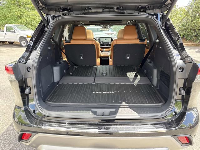 Used 2026 Toyota Highlander Platinum AWD/4WD image 12