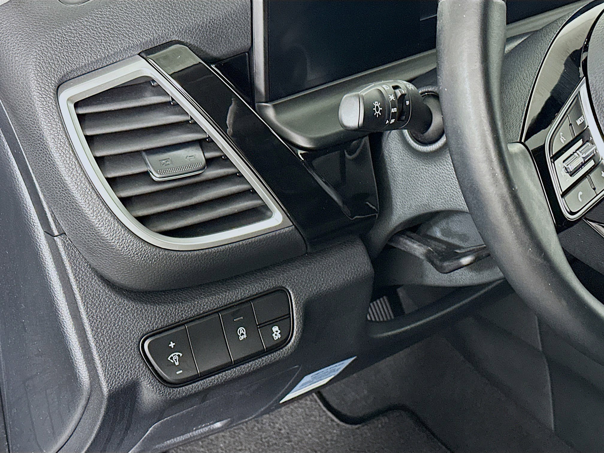 Used 2025 Kia Seltos S image 17