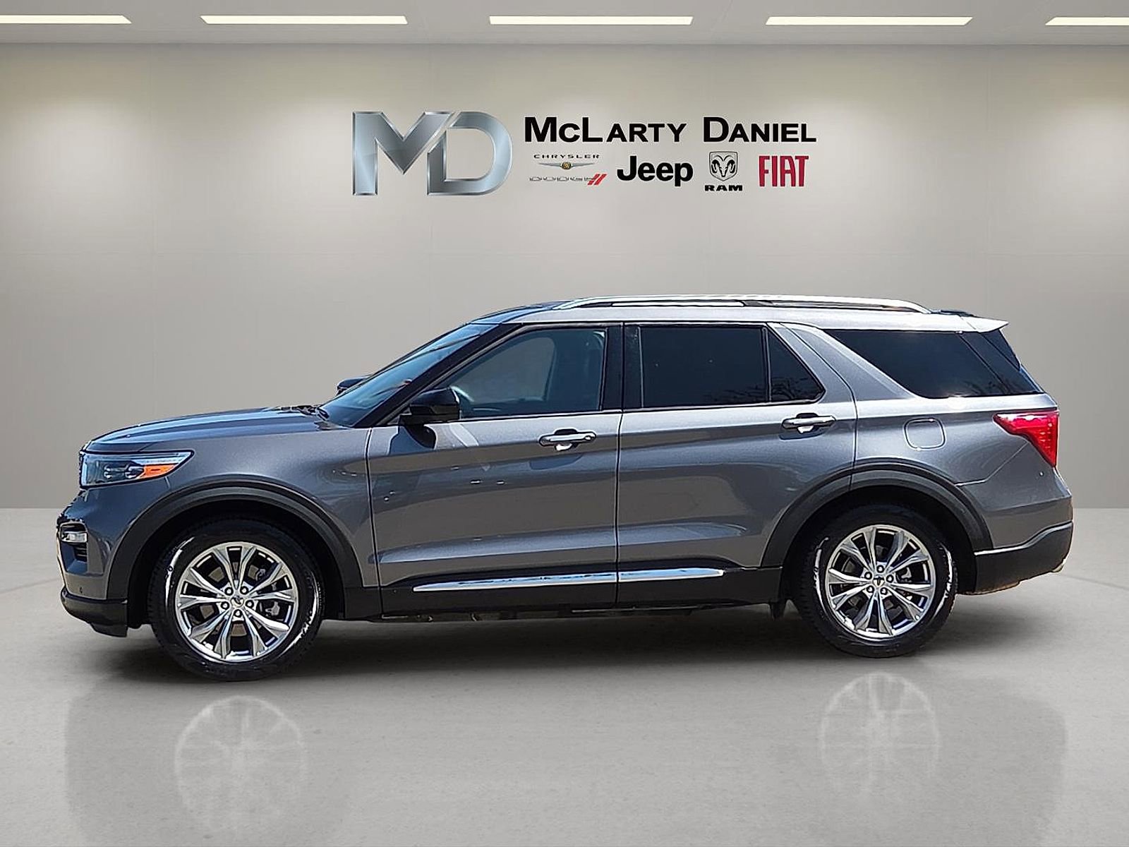 Used 2022 Ford Explorer Limited image 3