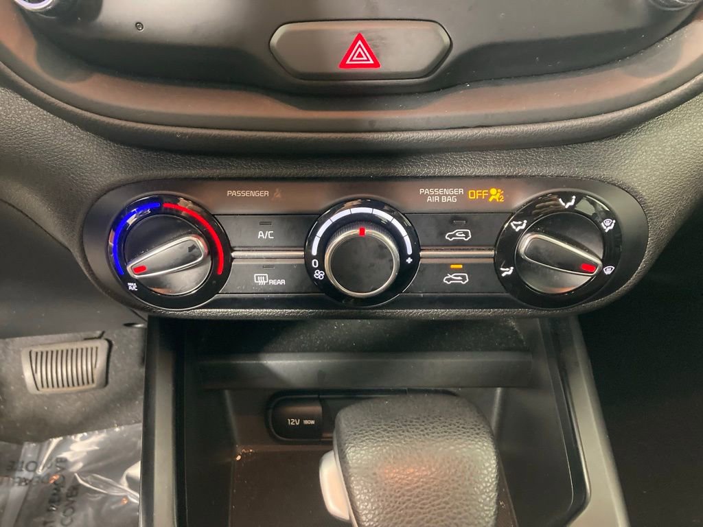 Certified 2025 Kia Soul LX w/ LX Technology Package FWD image 8