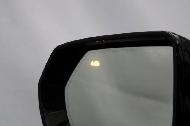 Used 2022 GMC Yukon XL Denali w/ Denali Premium Package image 30