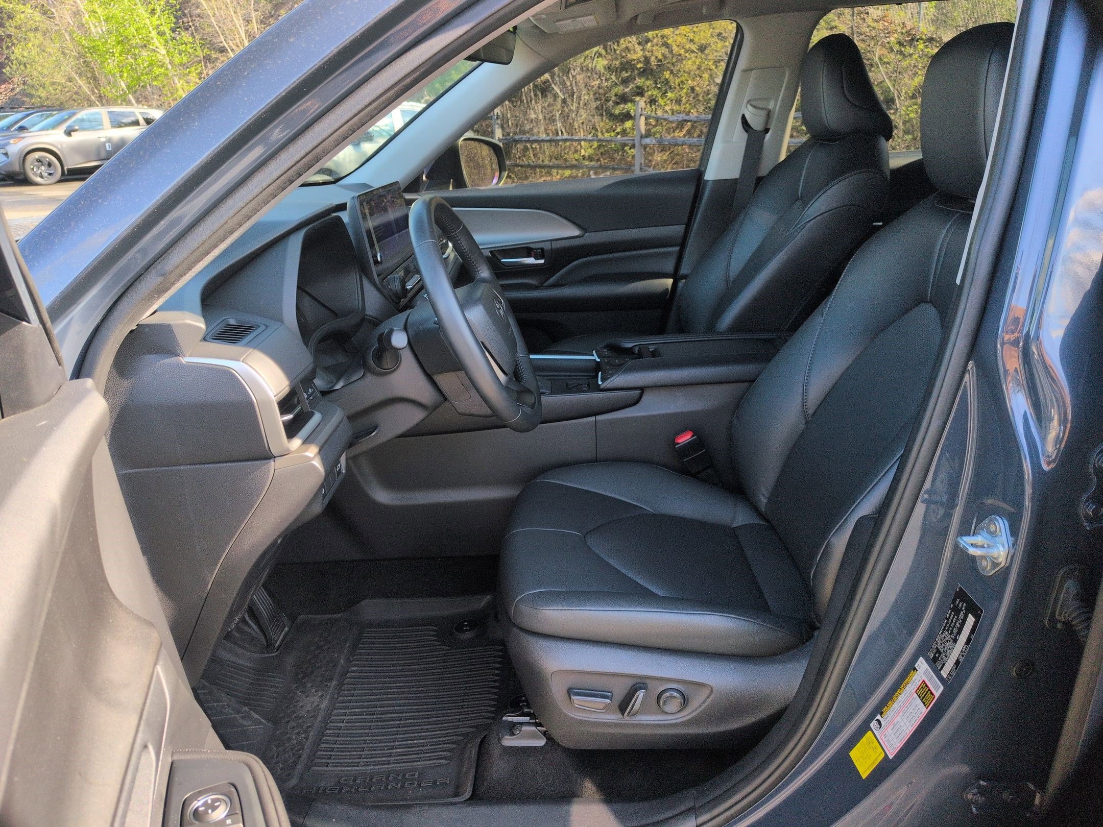 Used 2024 Toyota Grand Highlander XLE image 12