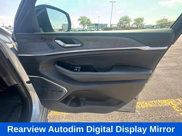 Used 2021 Jeep Grand Cherokee L Overland w/ Luxury Tech Group IV AWD/4WD image 21