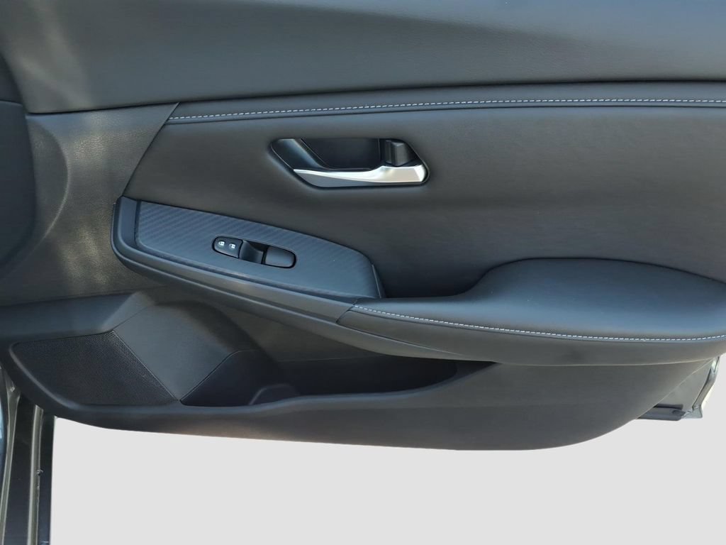 Used 2025 Nissan Sentra SV FWD image 9