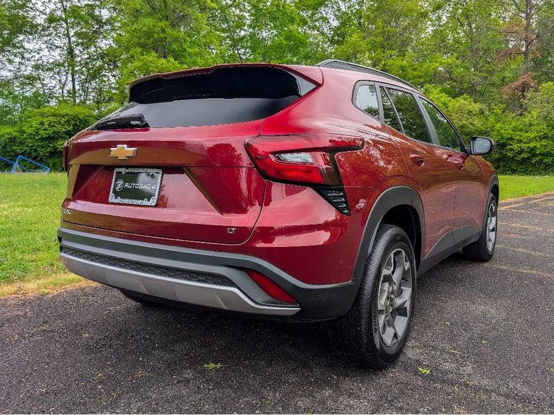 Used 2025 Chevrolet Trax LT w/ LT Convenience Package FWD image 24