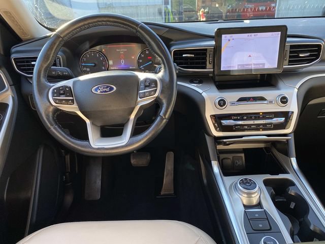 Used 2022 Ford Explorer XLT w/ Equipment Group 202A AWD/4WD image 9