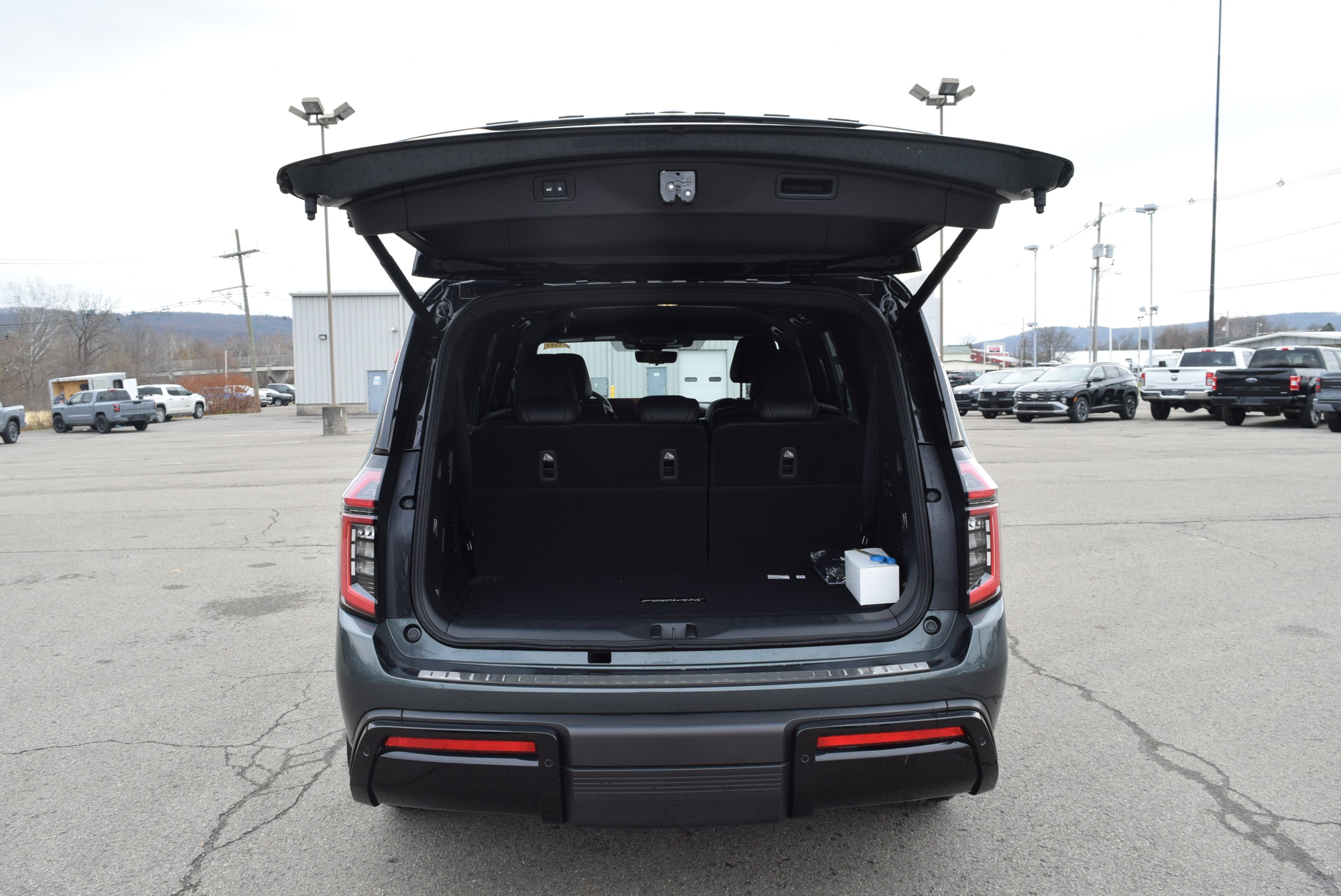 Used 2025 Nissan Armada PRO-4X AWD/4WD image 9