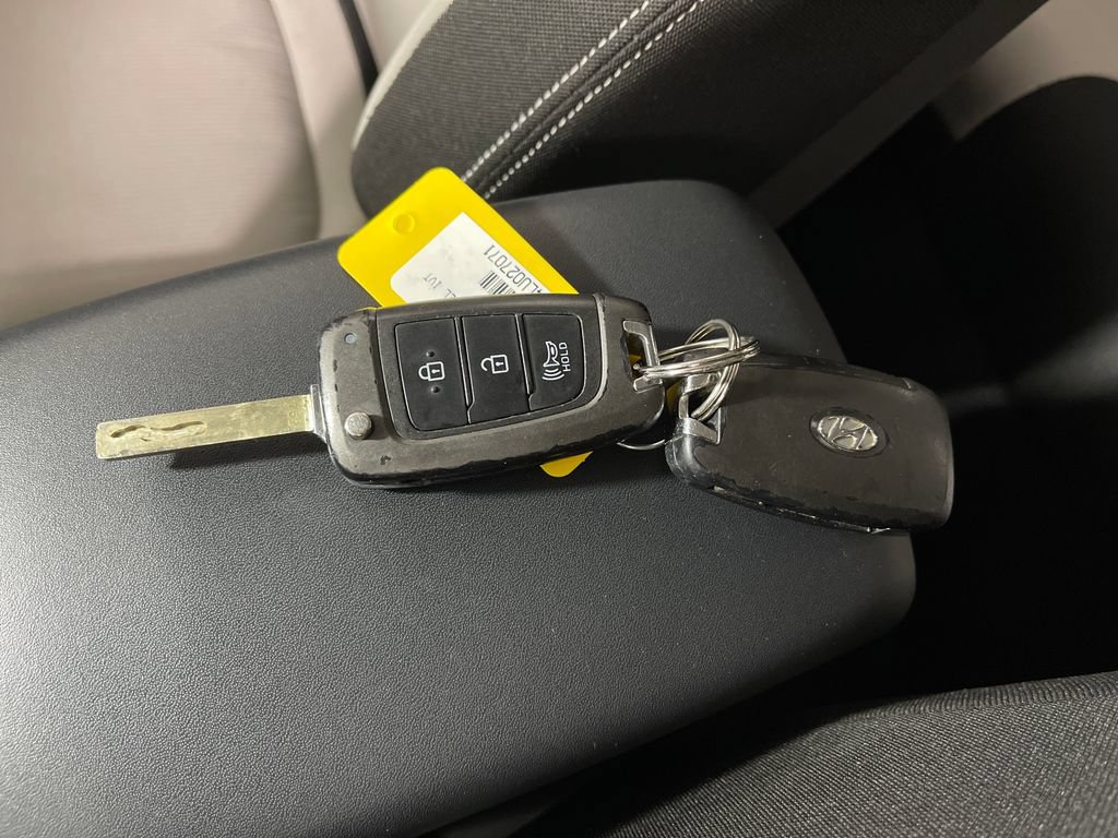Used 2020 Hyundai Venue SEL w/ Convenience Package FWD image 26