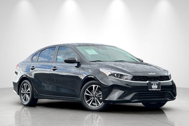 Used 2023 Kia Forte LXS image 2