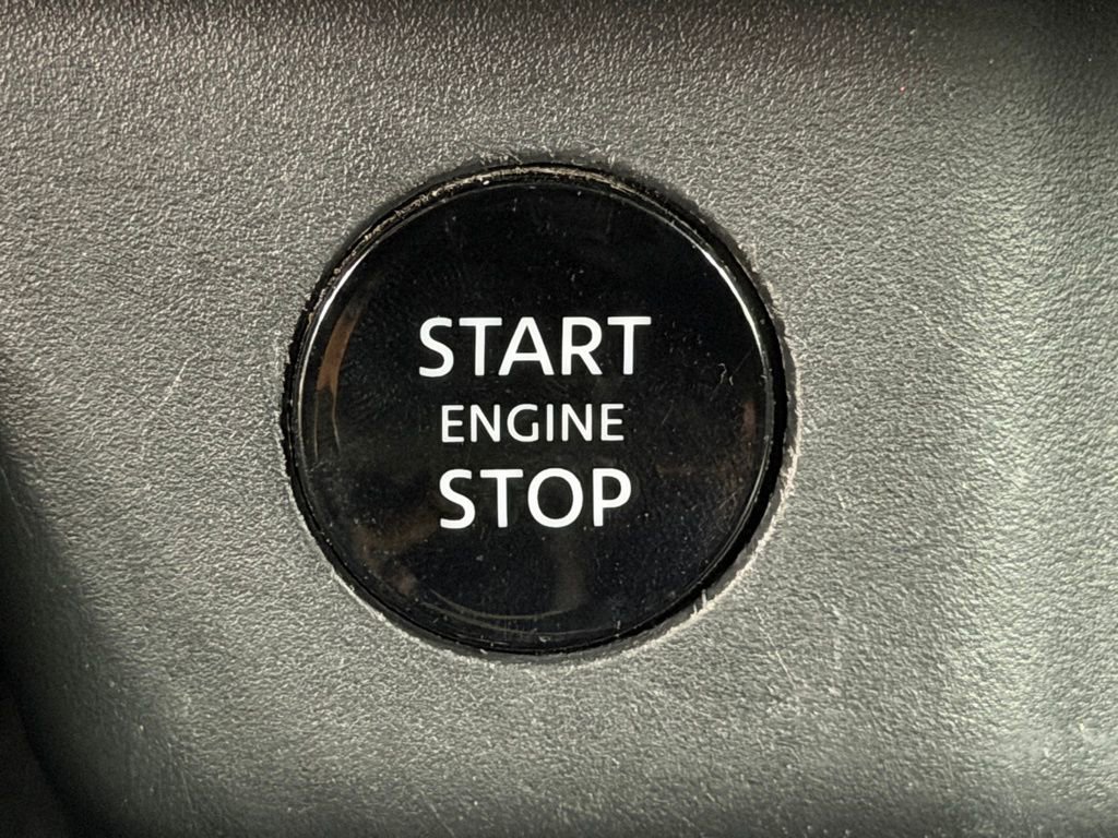 Used 2024 Nissan Rogue S FWD image 29