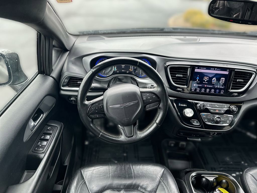 Used 2018 Chrysler Pacifica Touring-L Plus w/ S Appearance Package image 11