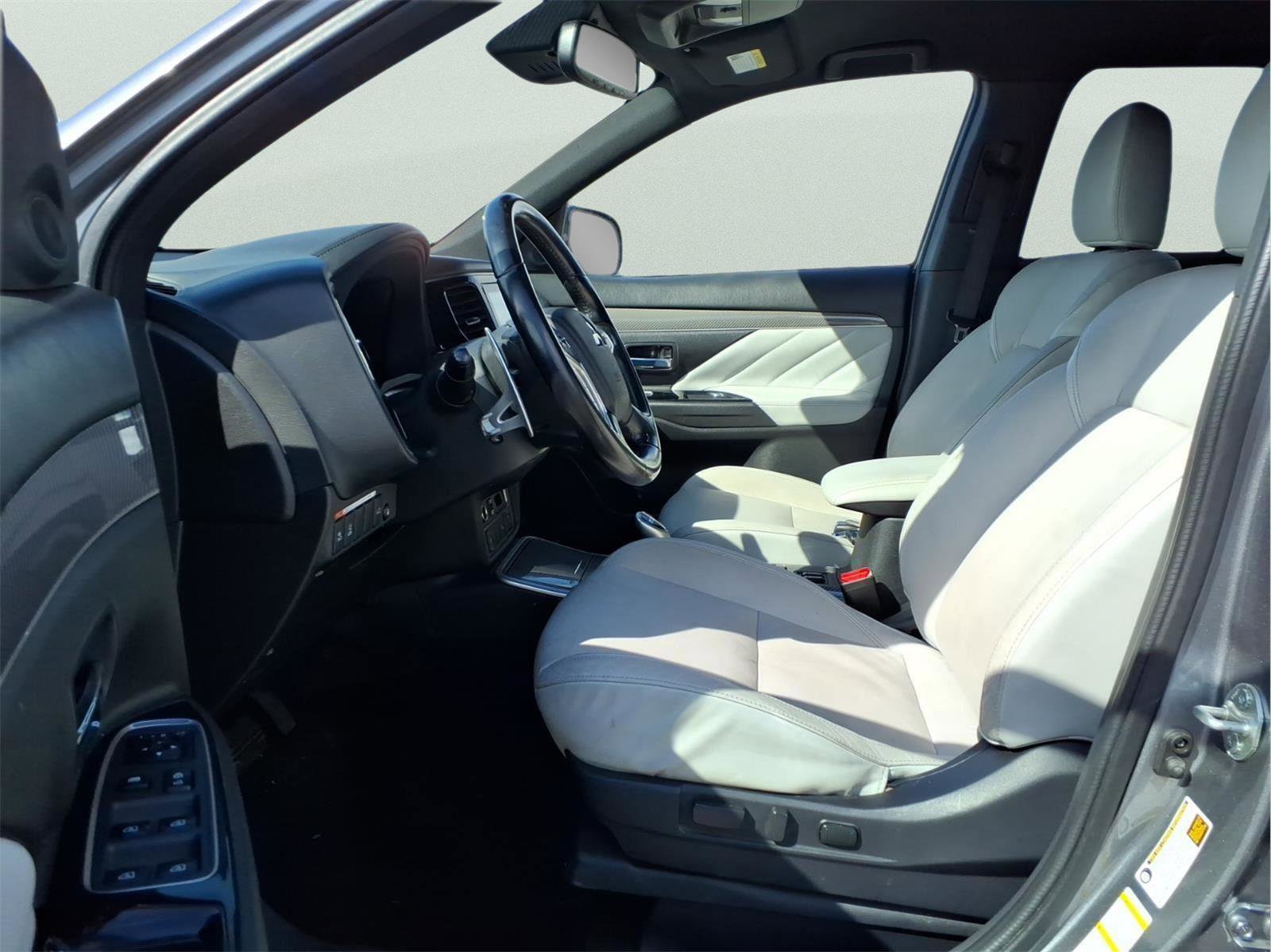 Used 2022 Mitsubishi Outlander GT image 15