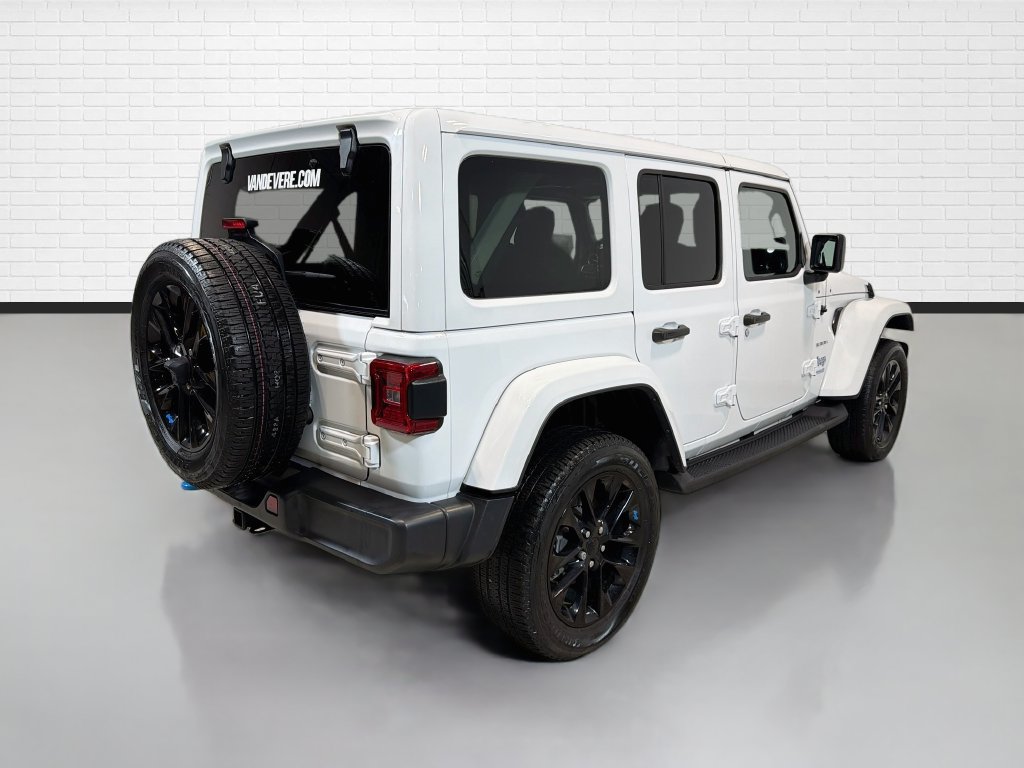 Used 2022 Jeep Wrangler Unlimited Sahara w/ Cold Weather Group AWD/4WD image 9