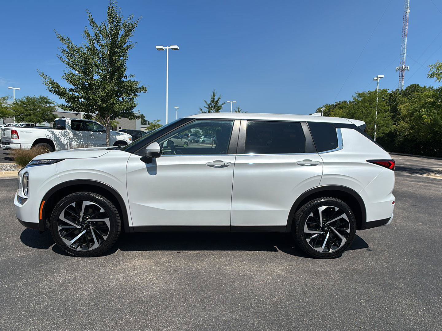 Used 2024 Mitsubishi Outlander SE AWD/4WD image 17