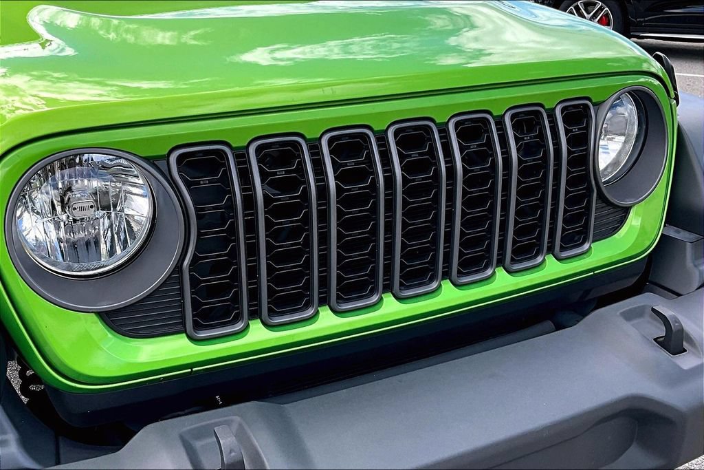 Used 2025 Jeep Wrangler Sport AWD/4WD image 32