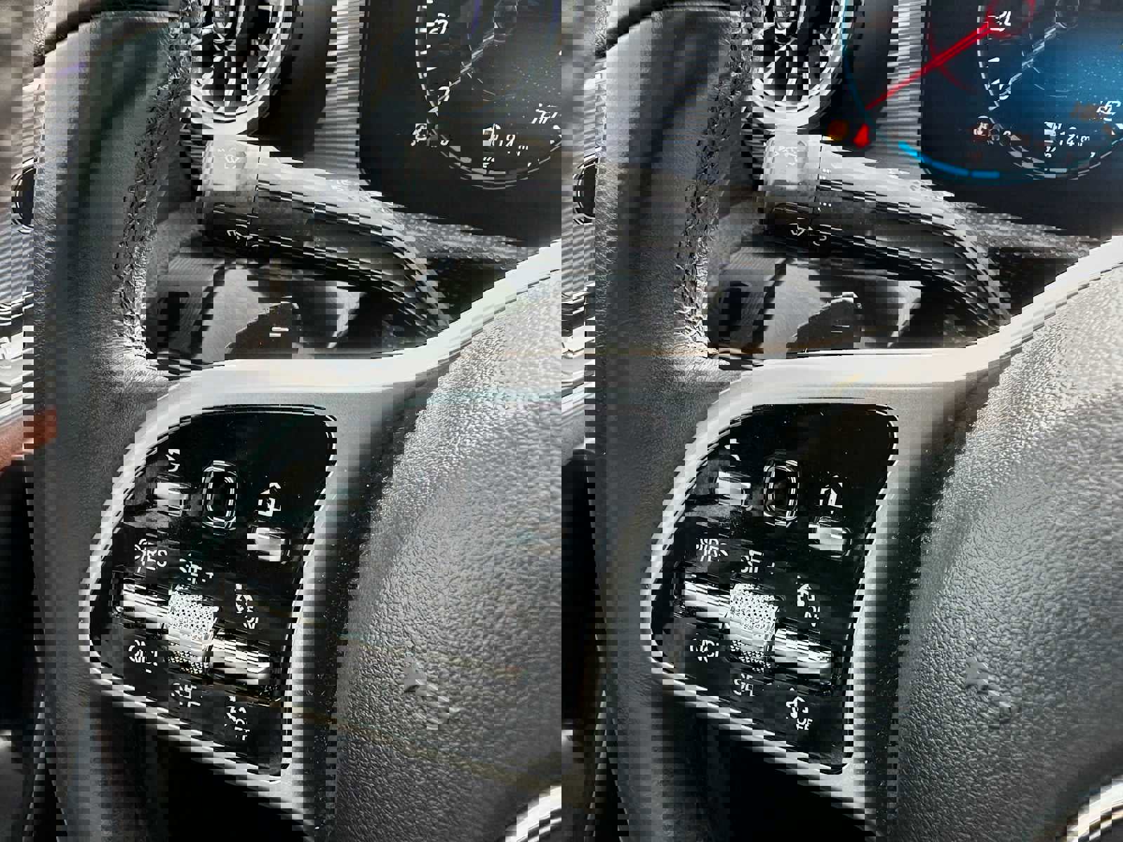 Used 2022 Mercedes-Benz CLA 250 4MATIC image 35