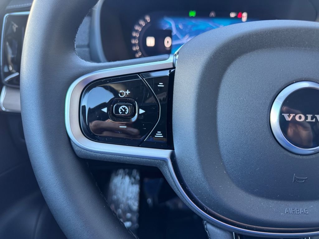 Certified 2025 Volvo XC90 B6 Plus image 14