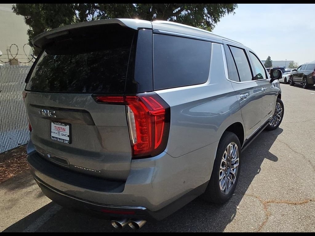 Used 2023 GMC Yukon Denali Ultimate AWD/4WD image 9