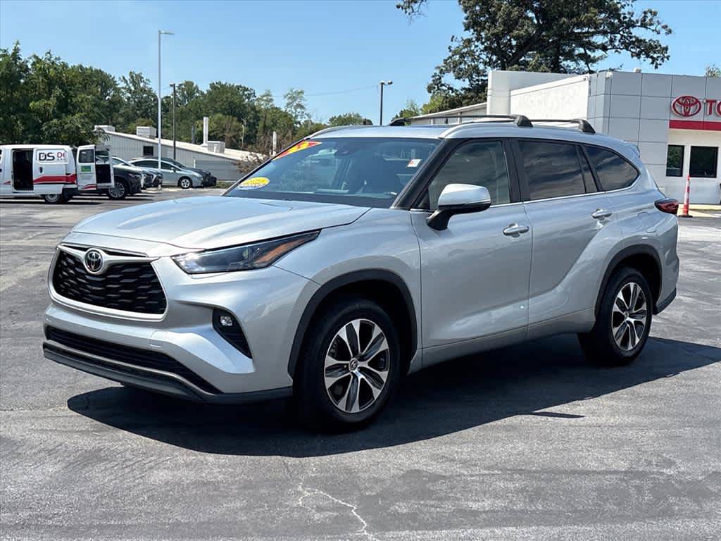 Used 2023 Toyota Highlander XLE FWD image 24