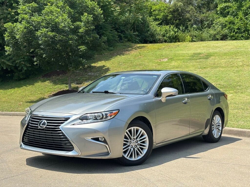 Used 2016 Lexus ES 350 w/ Premium Package w/Wood Trim FWD image 1