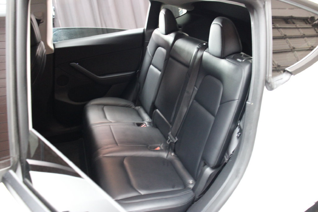 Used 2022 Tesla Model Y Long Range AWD/4WD image 18