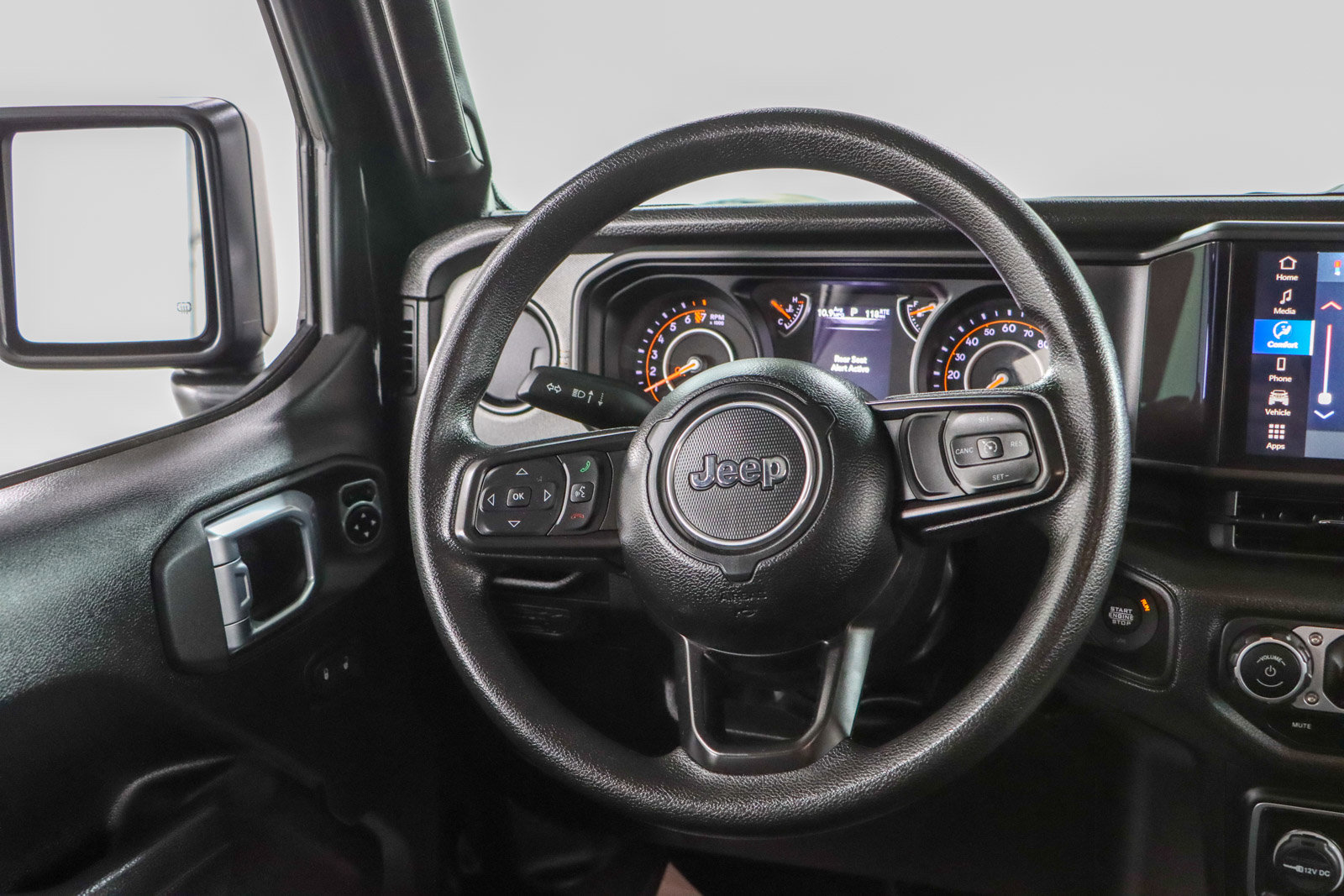 Used 2025 Jeep Gladiator Sport image 12