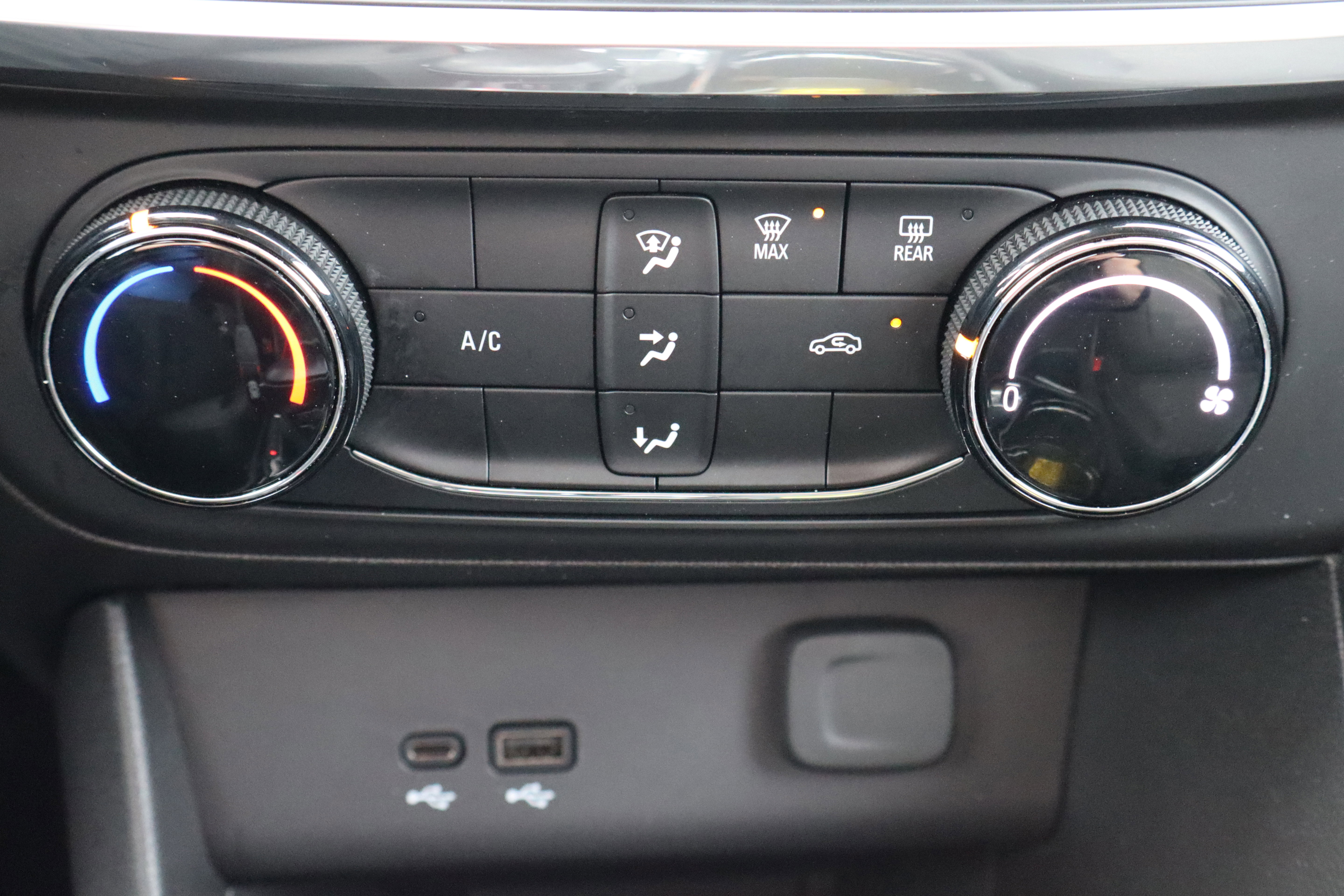 Used 2024 Buick Encore GX Preferred image 24