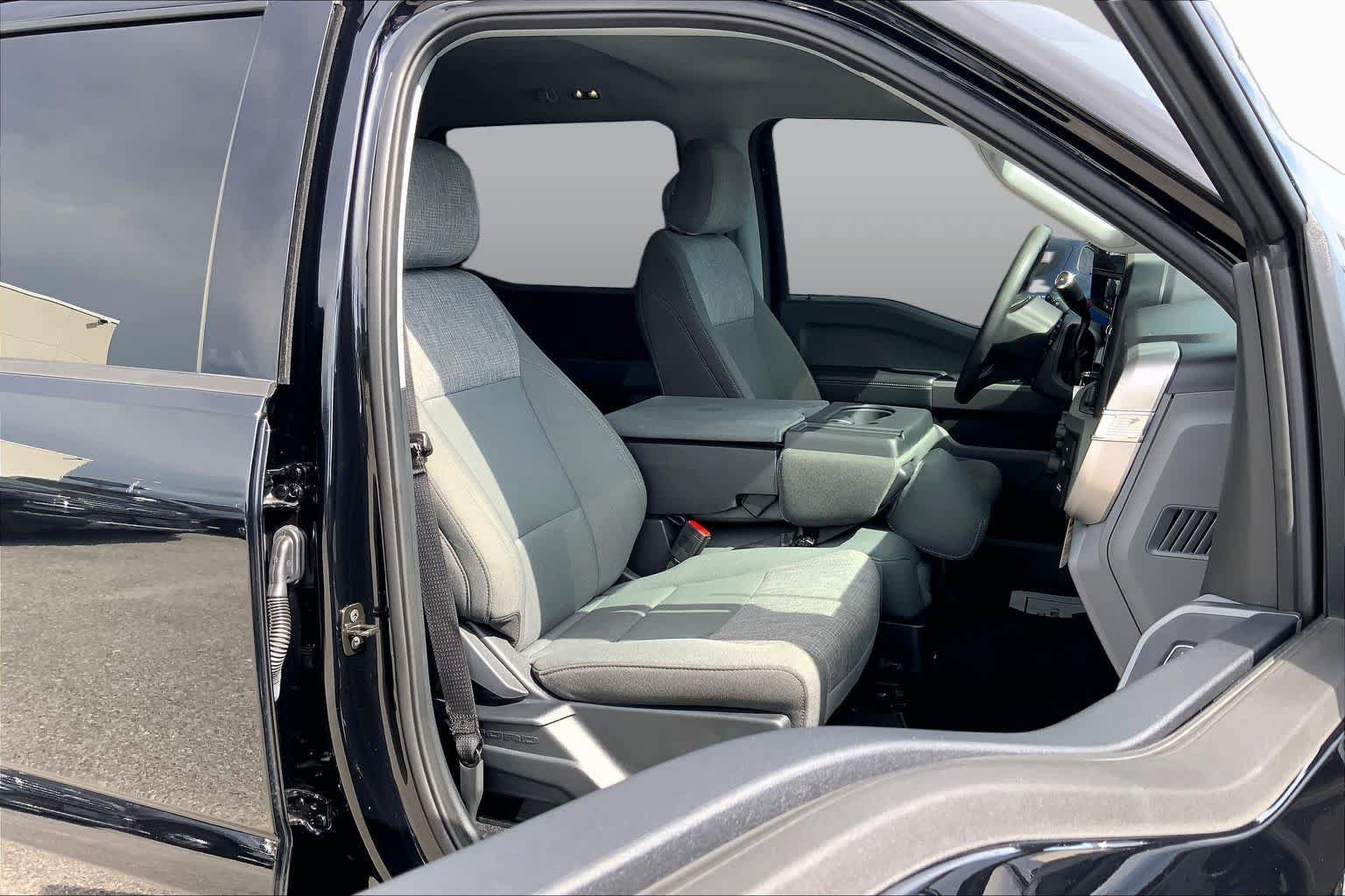 Used 2025 Ford F250 XLT w/ 360-Degree Camera Package AWD/4WD image 9