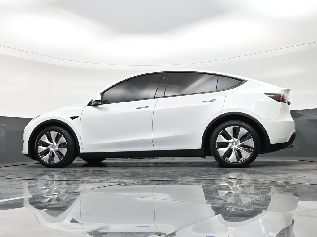 Used 2022 Tesla Model Y Long Range image 21