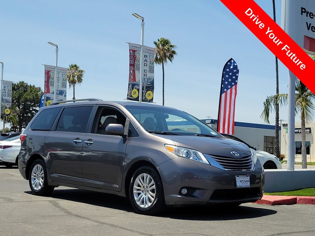 Used 2017 Toyota Sienna XLE w/ XLE Navigation Package FWD image 36