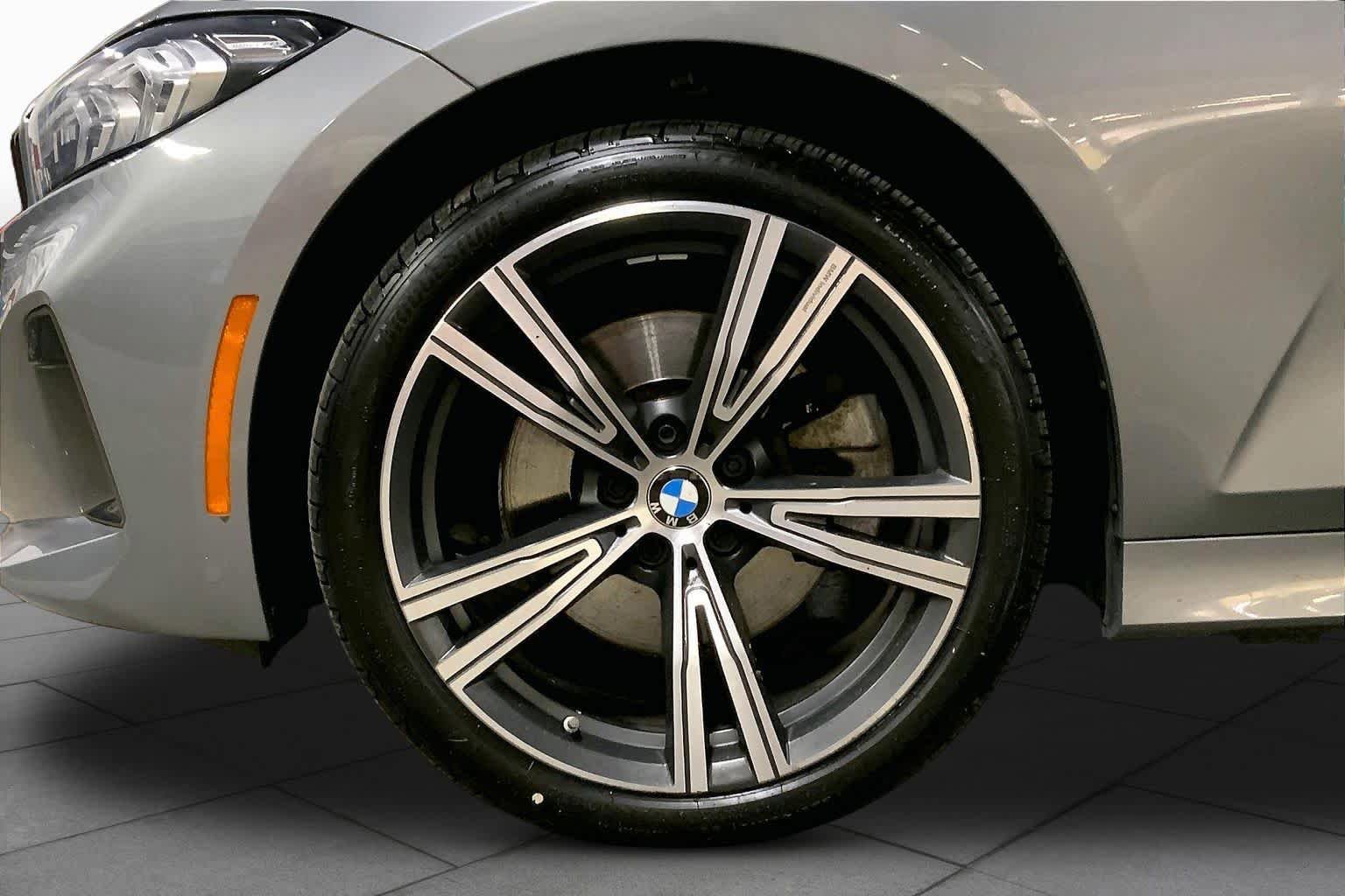 Used 2024 BMW 330i xDrive Sedan w/ Premium Package AWD/4WD image 11