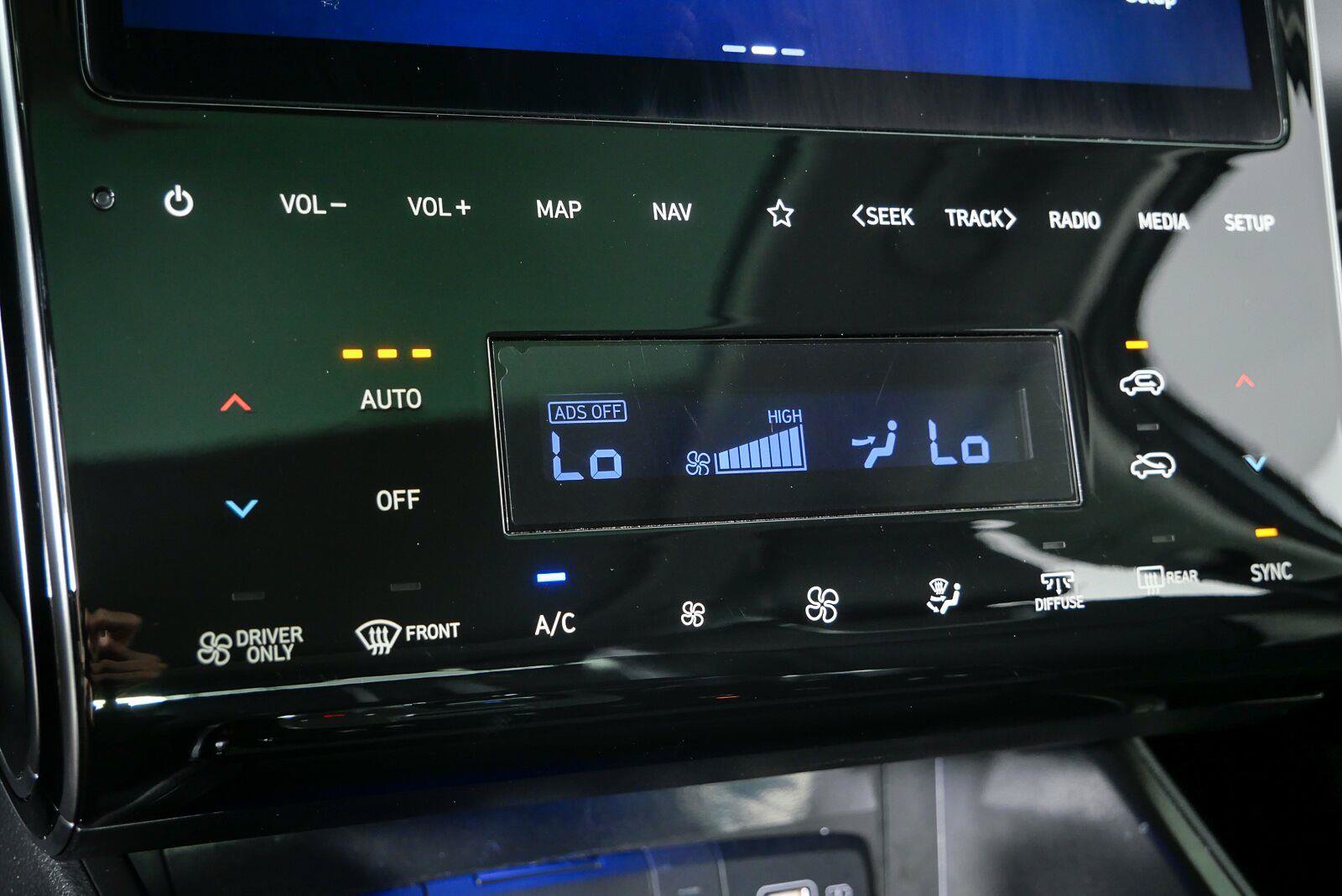 Used 2024 Hyundai Tucson Limited AWD/4WD image 17
