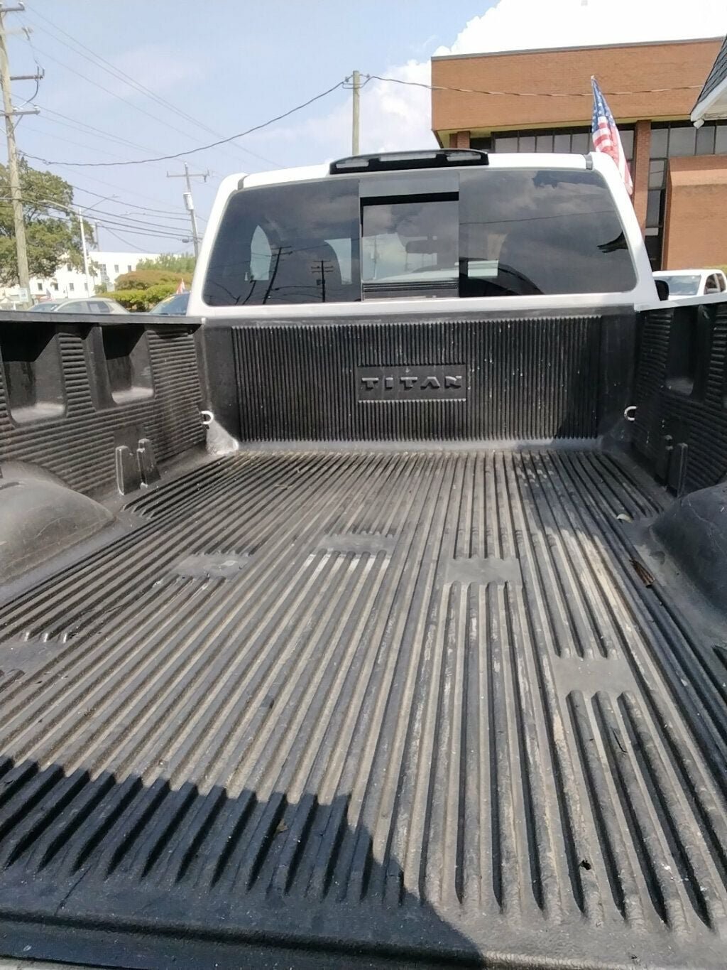 Used 2018 Nissan Titan SV RWD image 25